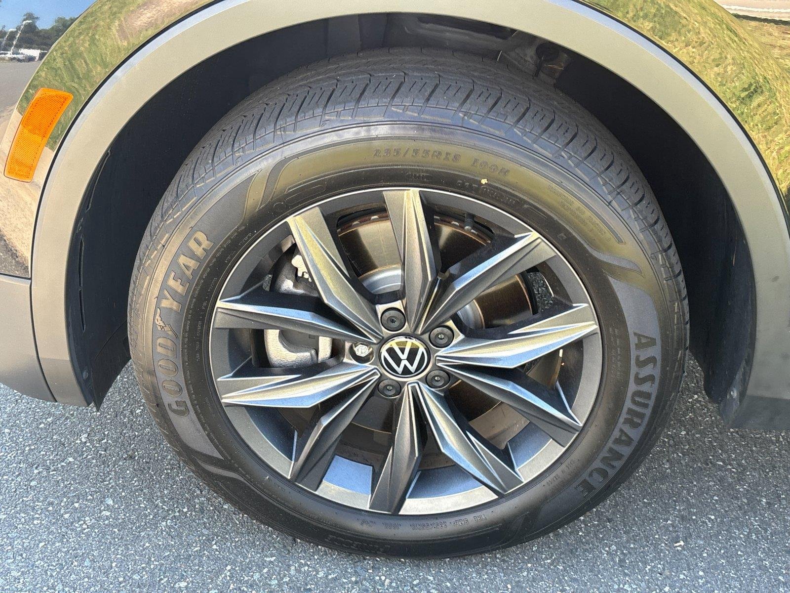 Used 2023  VOLKSWAGEN SE image 9