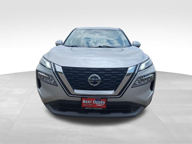Certified Used 2021 Silver Nissan SV image 2