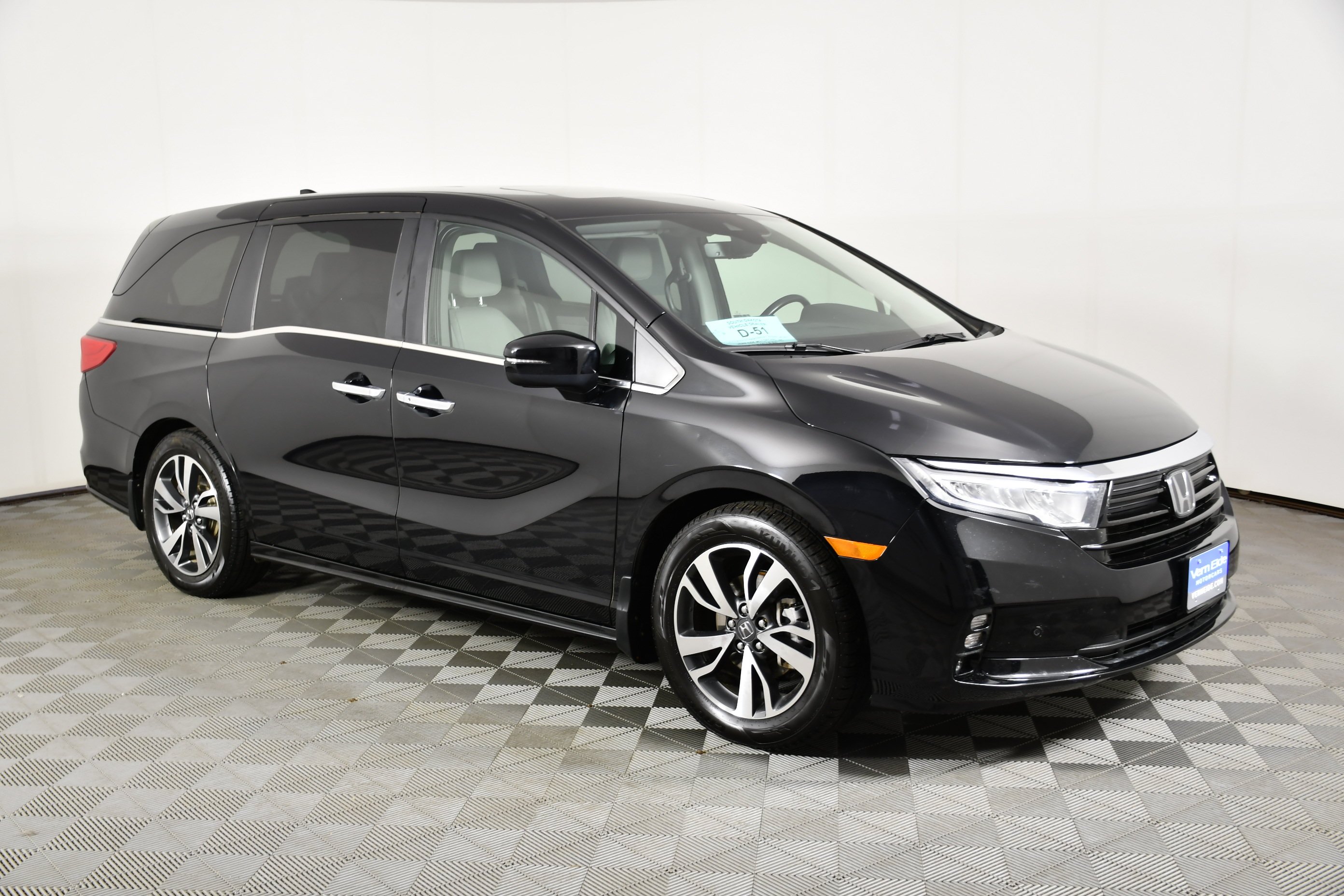 Used 2022 Black Honda Touring image 4