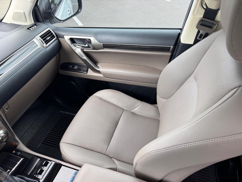 Used 2021 Starfire Pearl Lexus 460 Premium image 14