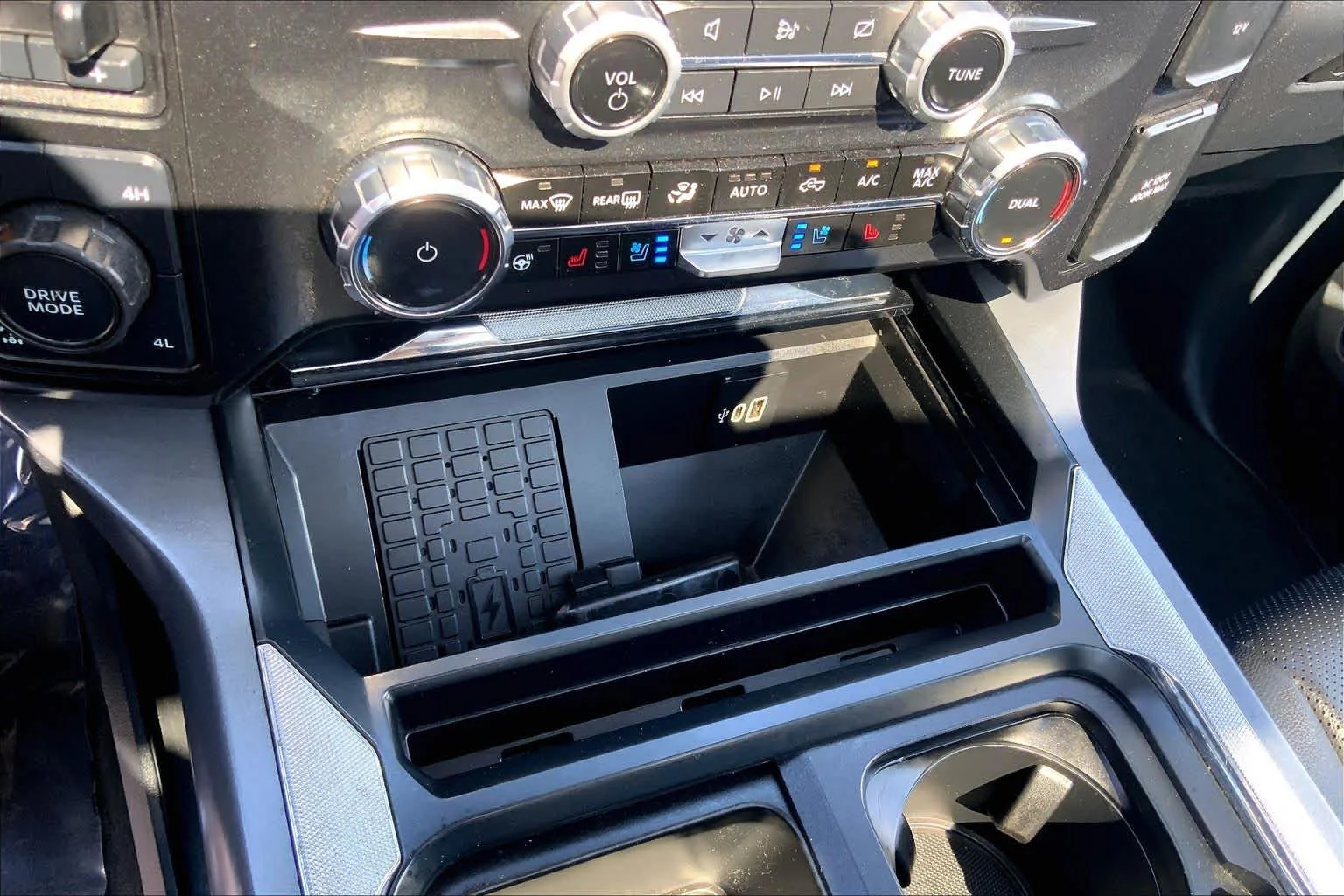 Certified Used 2024 Agate Black Ford LARIAT image 35