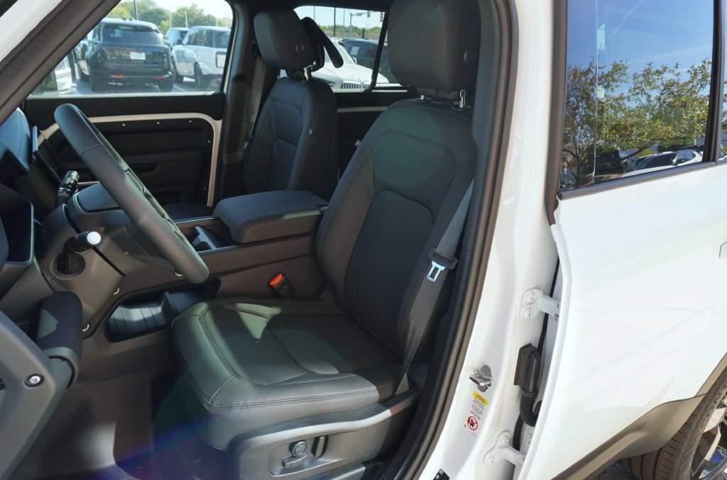 New 2026 Fuji White Land Rover S image 13