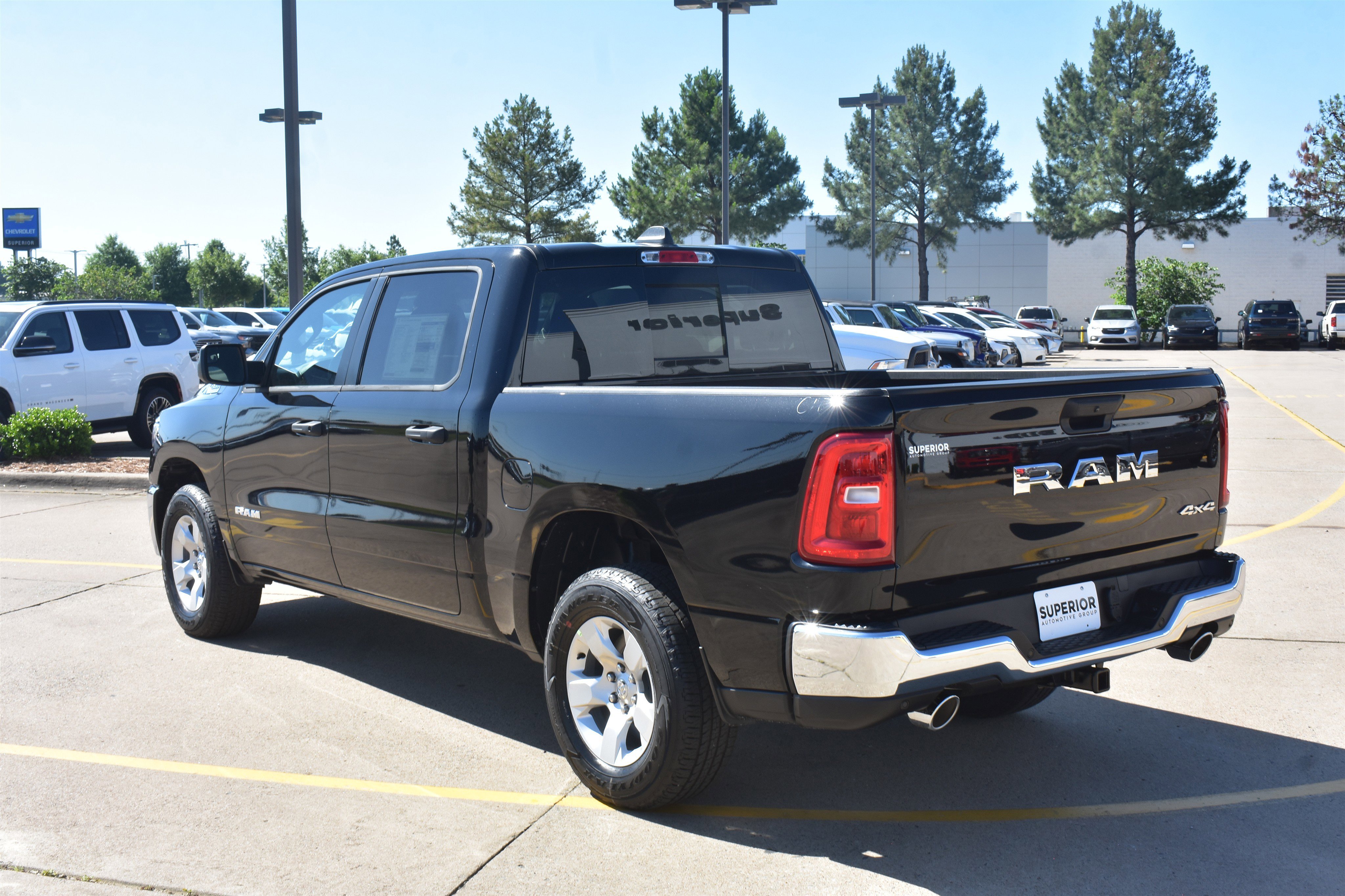 New 2026 Diamond Black Crystal Pearl-Coat Exterior Paint RAM Tradesman image 8