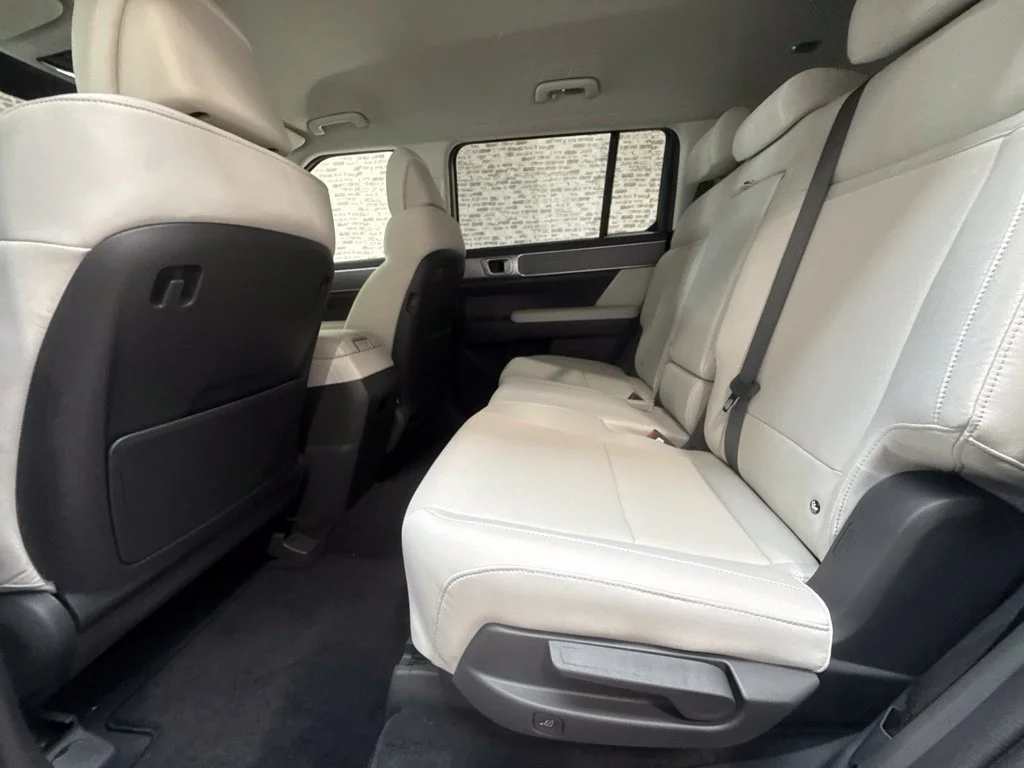 New 2027 Serenity White Hyundai SE image 15