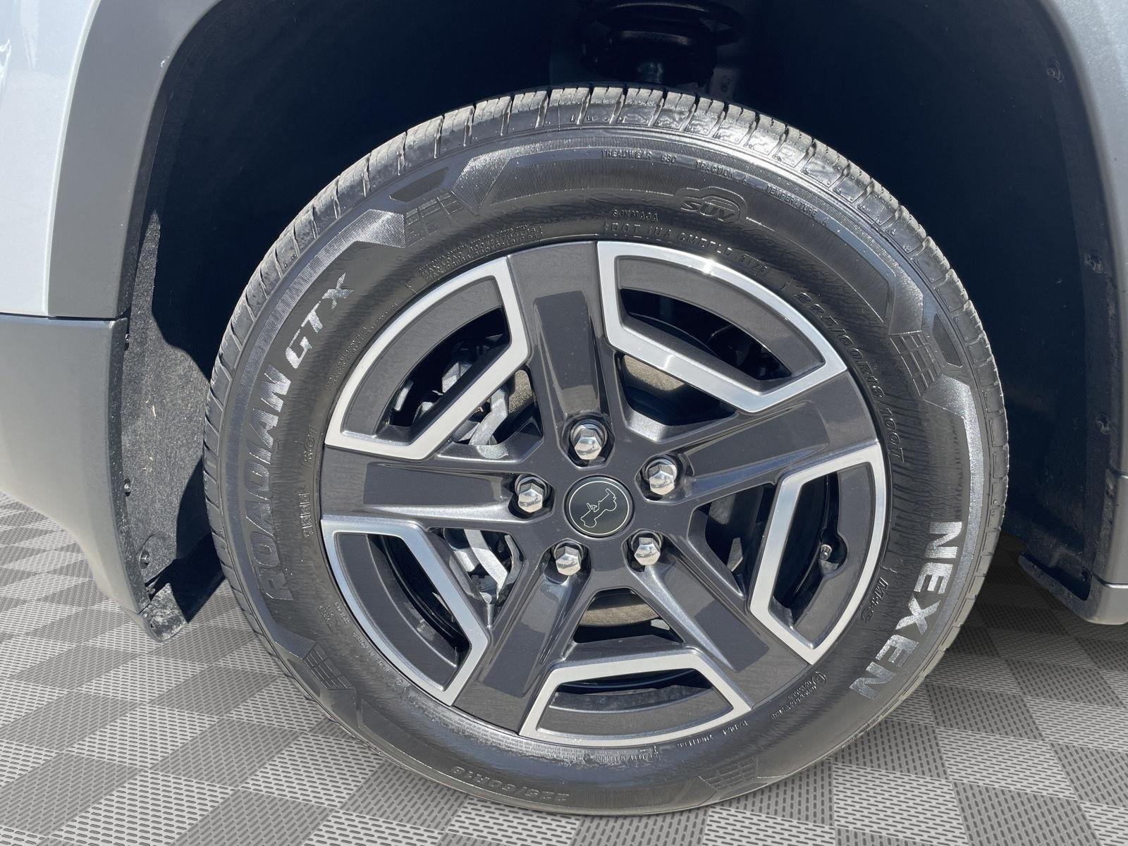 Used 2026 Silver Zynith Clearcoat Jeep Limited image 21