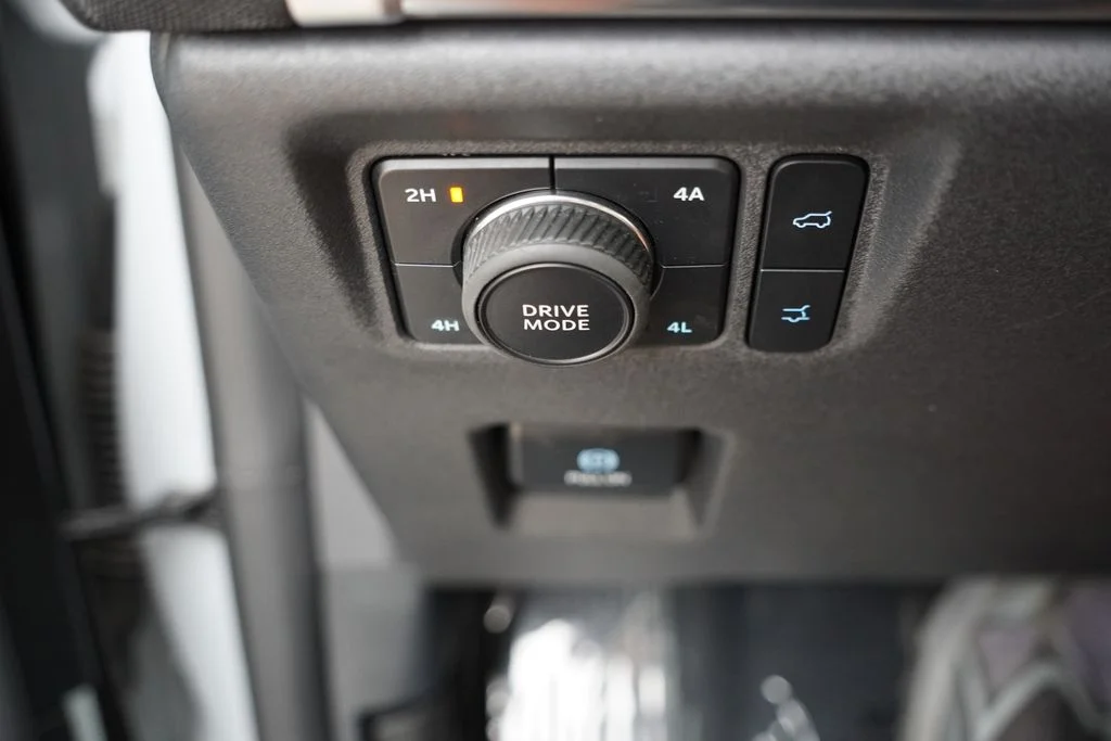 Used 2025 Silver Ford Platinum image 29