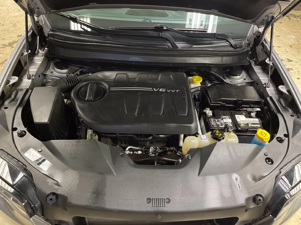 Used 2020 Silver Jeep Latitude Plus image 3