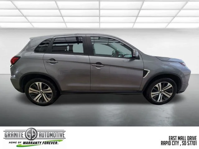 Used 2024 Silver Mitsubishi  image 6