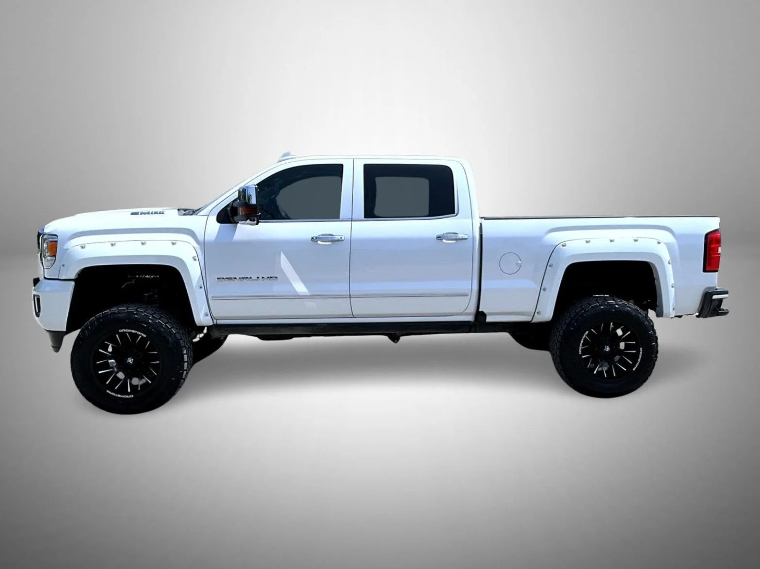 Used 2018 White GMC Denali image 8