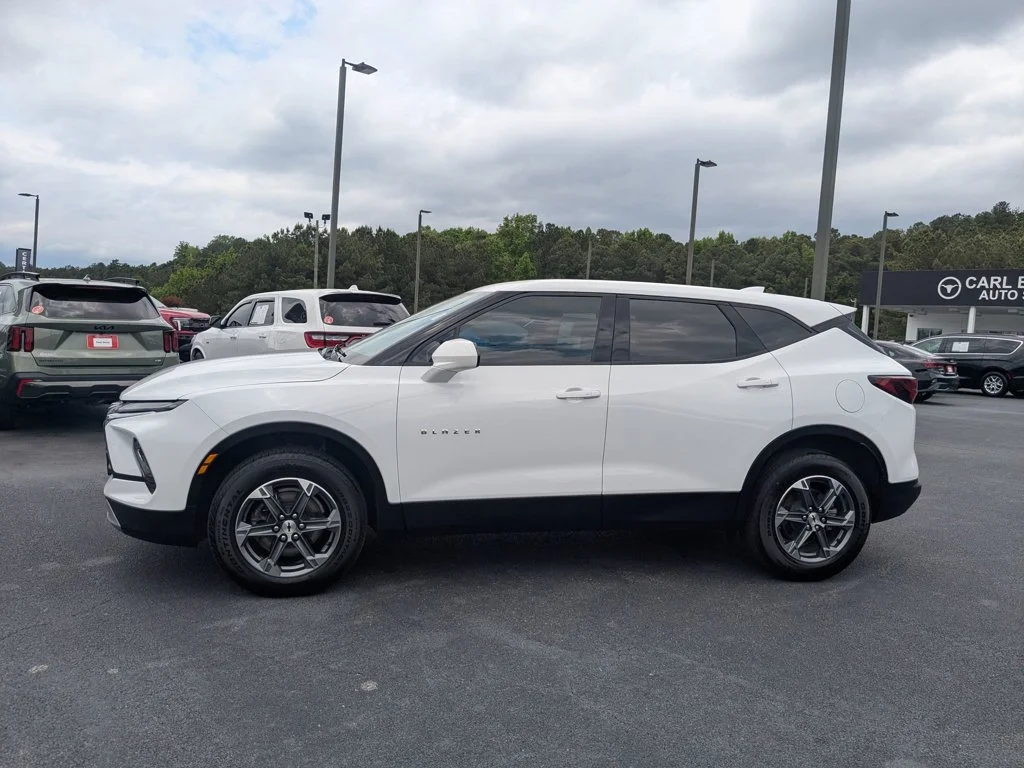 Used 2025 Summit White Chevrolet LT image 8
