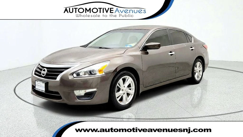 Used 2014 Java Metallic Nissan 4dr Sedan I4 2.5 SV image 1