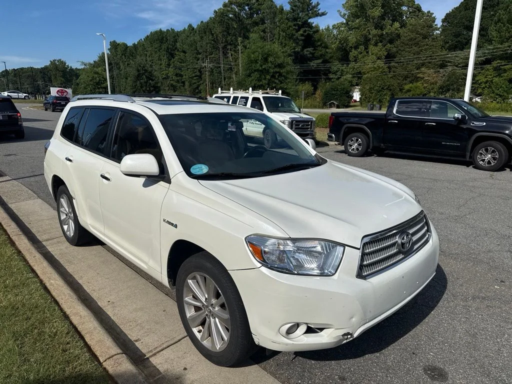 Used 2010 White Toyota Limited image 6