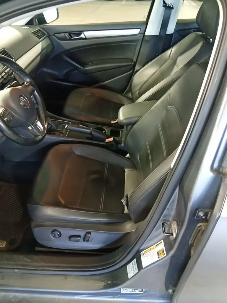 Used 2014 Platinum Gray Metallic Volkswagen 2.5L Wolfsburg Edition image 9