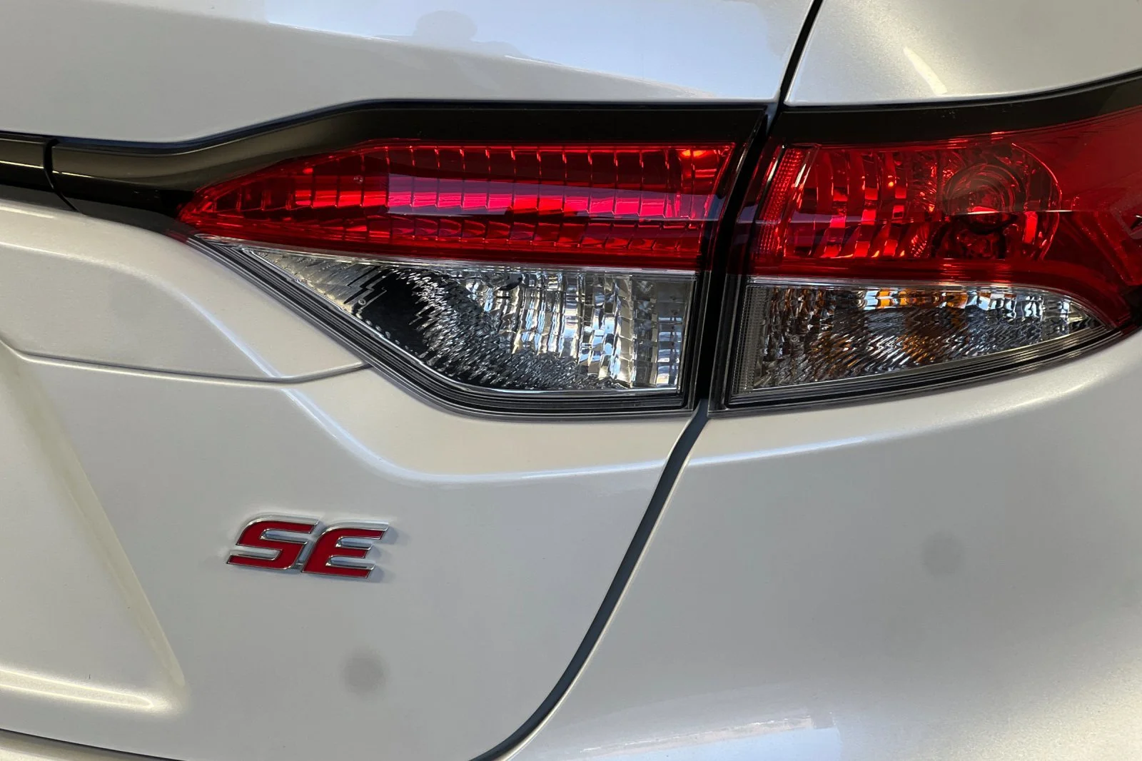 Used 2026 Wind Chill Pearl Toyota SE image 30