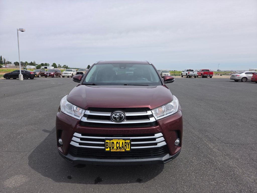 Used 2017 Red Toyota XLE image 8
