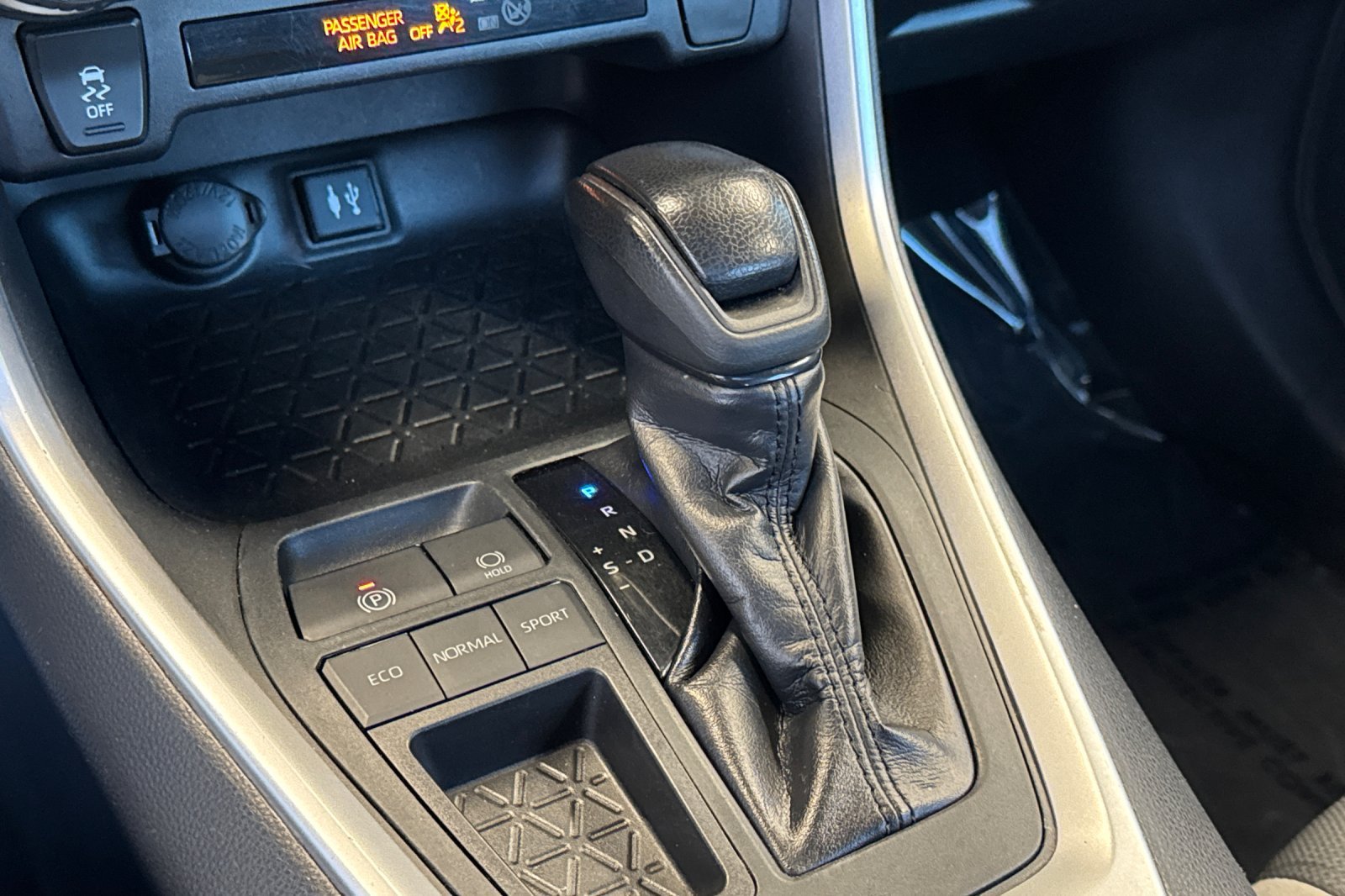 Certified Used 2019 White Toyota XLE image 28