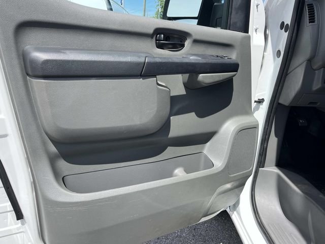 Used 2020 White Nissan SV image 25
