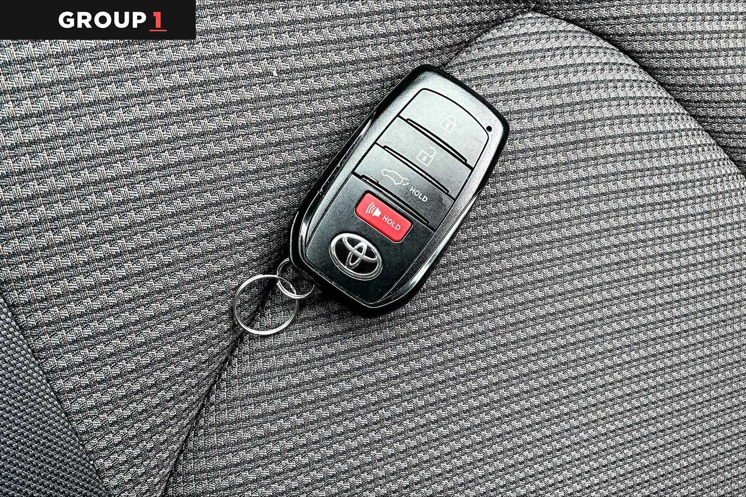 2025 Toyota Highlander LE - Photo 15