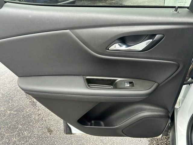 Used 2021 White Chevrolet LT image 7