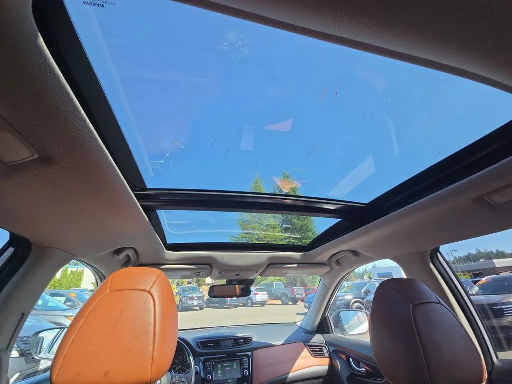 Used 2018 Silver Nissan SL image 20