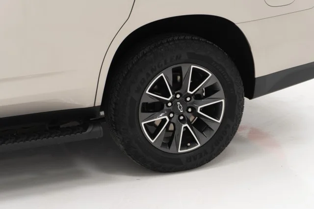 Used 2023  Chevrolet Z71 image 13