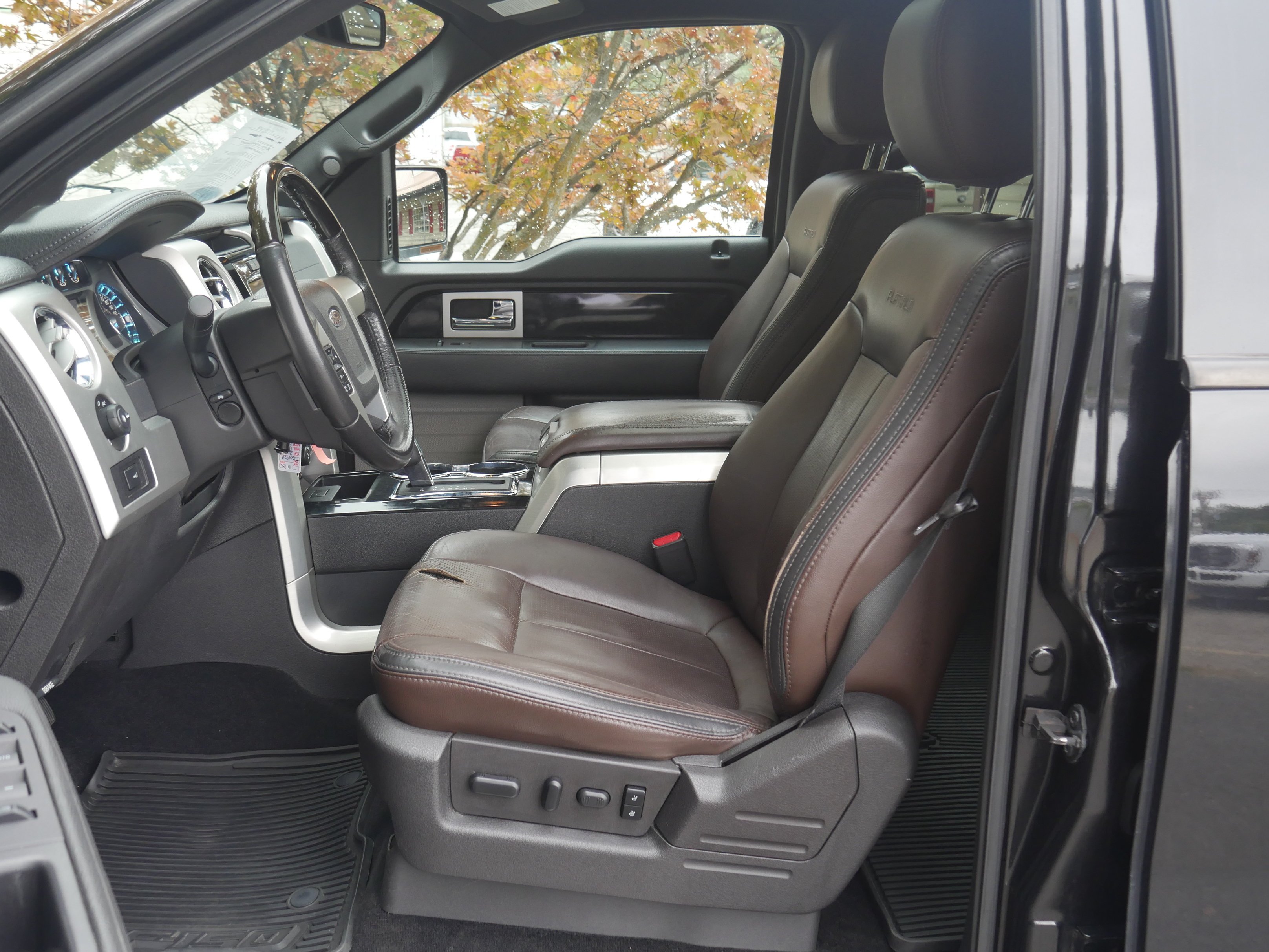 Used 2012 Tuxedo Black Metallic Ford Platinum image 9