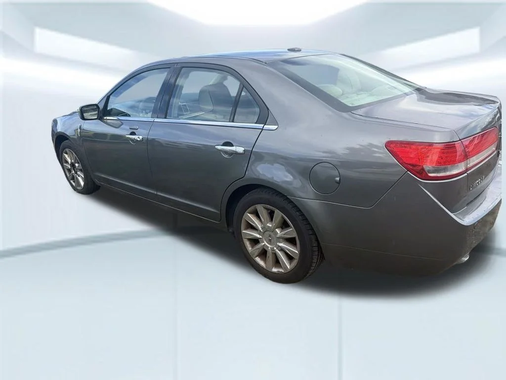 Used 2012 Gray Lincoln Base image 4