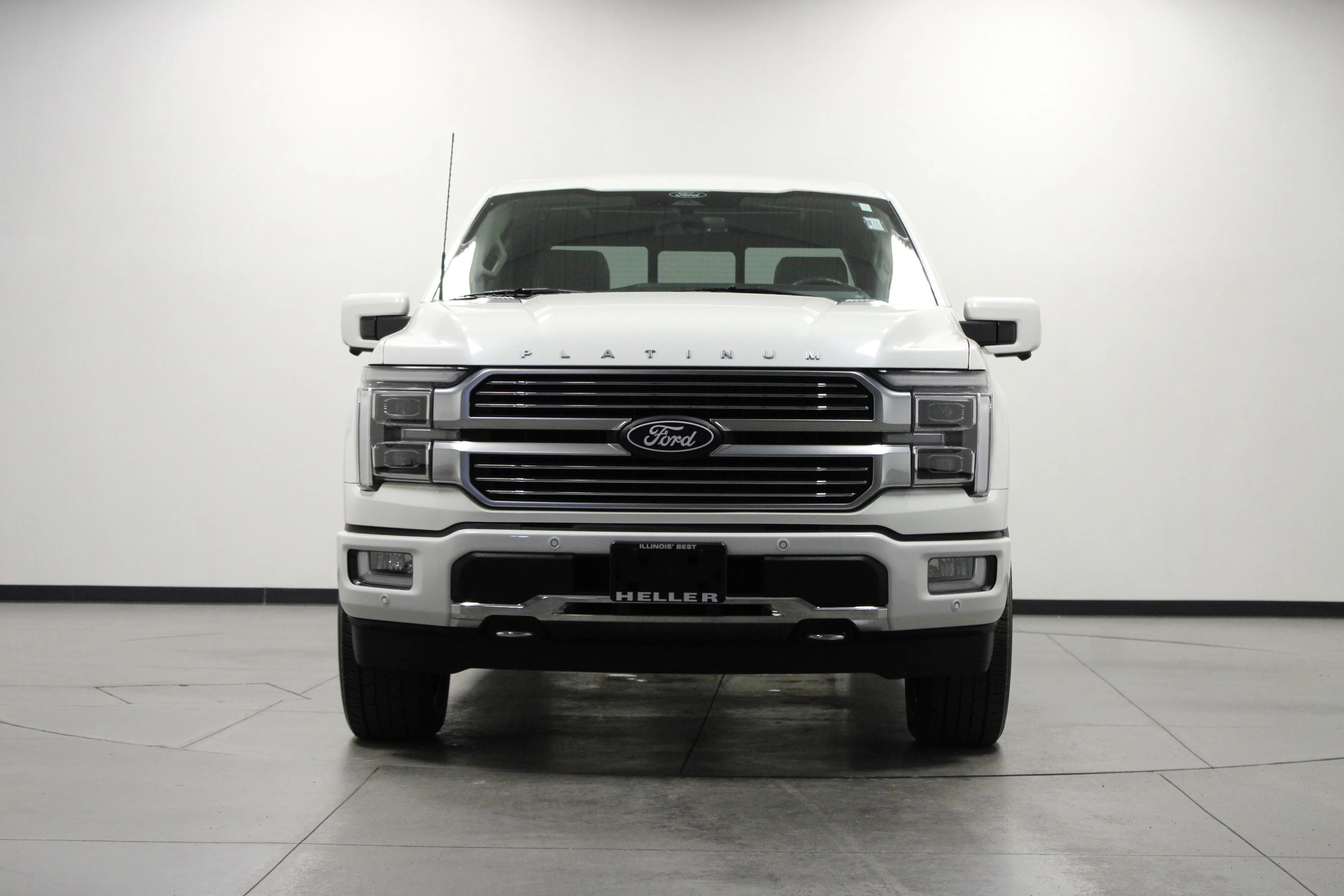 Used 2024 Star White Metallic Tri-Coat Ford Platinum image 9