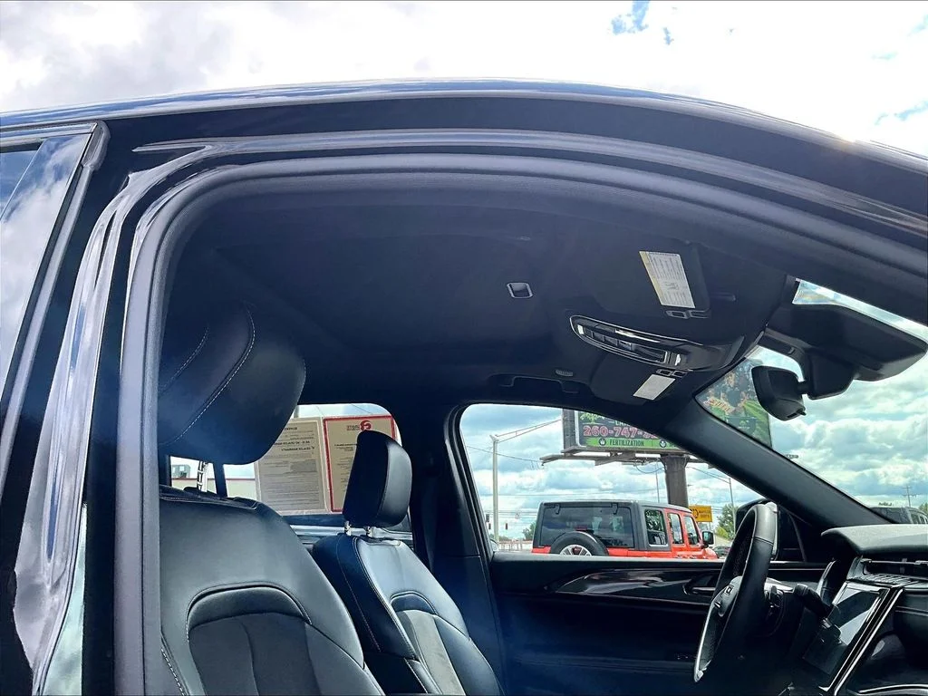 Used 2023 Black Jeep Altitude X image 23