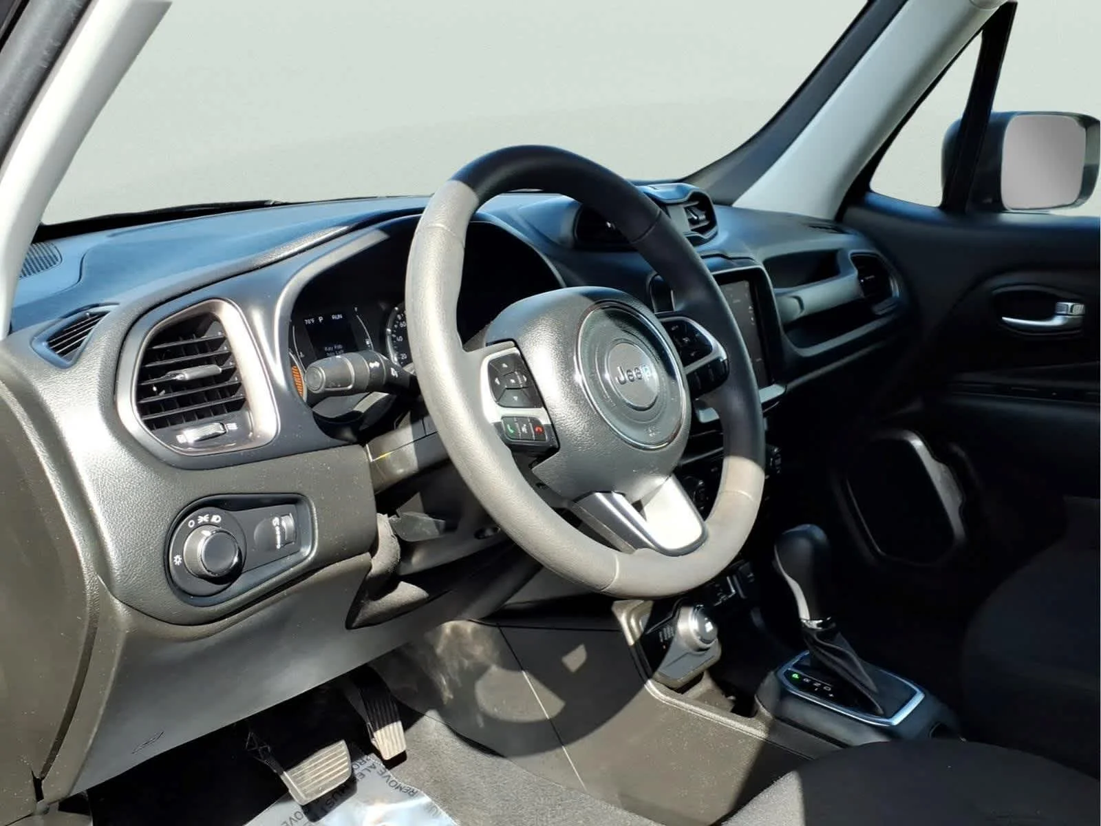 Used 2023 Black Clearcoat Jeep Latitude image 14