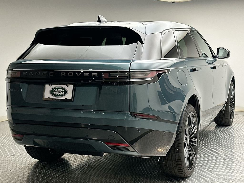 New 2026 Giola Green Metallic Land Rover Belgravia Edition image 3