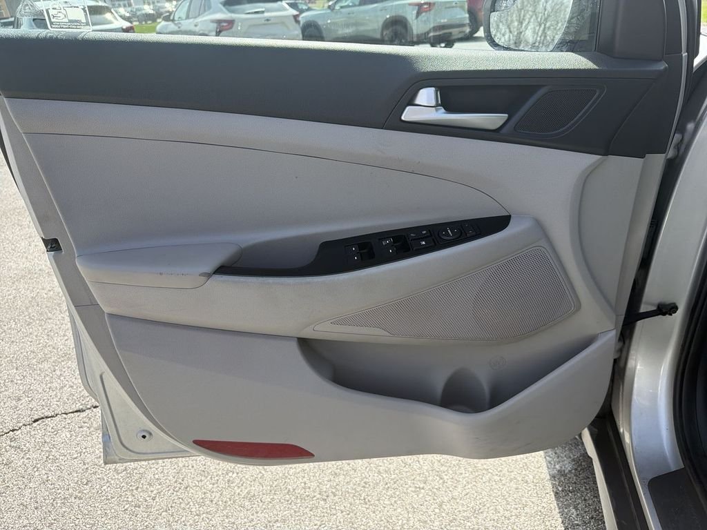 Used 2020 Silver Hyundai SE image 21