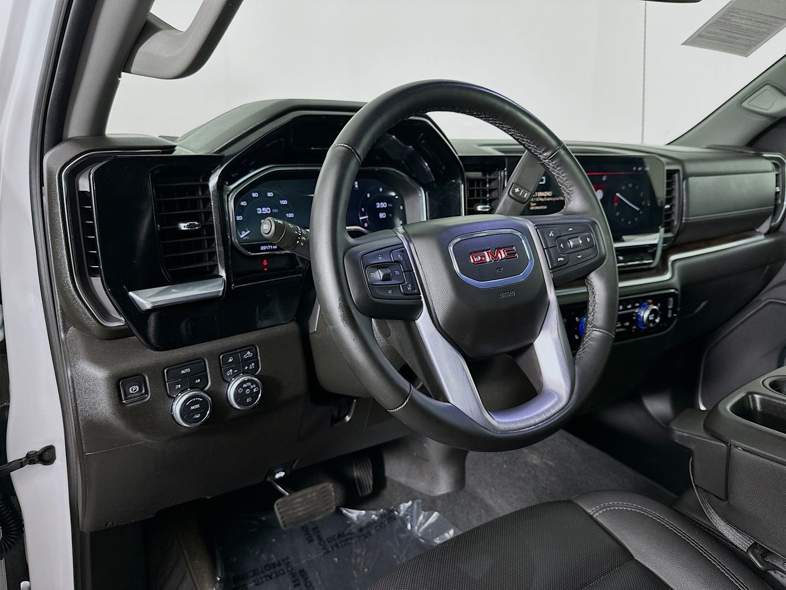 Used 2025 Summit White GMC SLT image 9