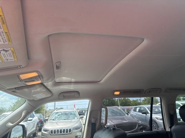 Used 2018 Blue Nissan SL image 17