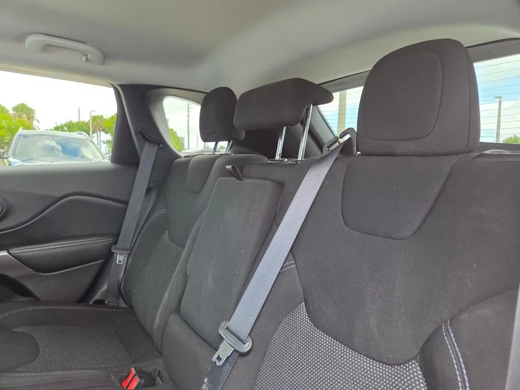 Certified Used 2019 Diamond Black Crystal Pearlcoat Jeep Latitude image 21