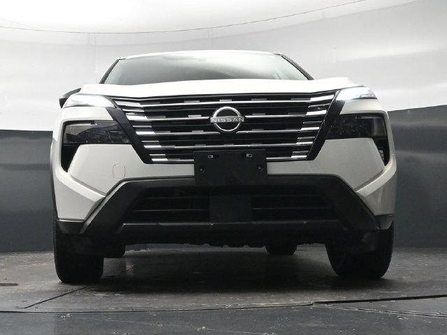 Used 2024 Glacier White Nissan S image 24