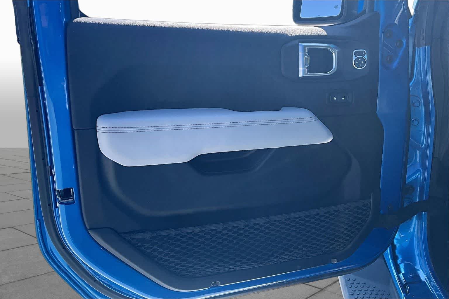 Used 2023 Hydro Blue Pearlcoat Jeep Sahara High Altitude image 21