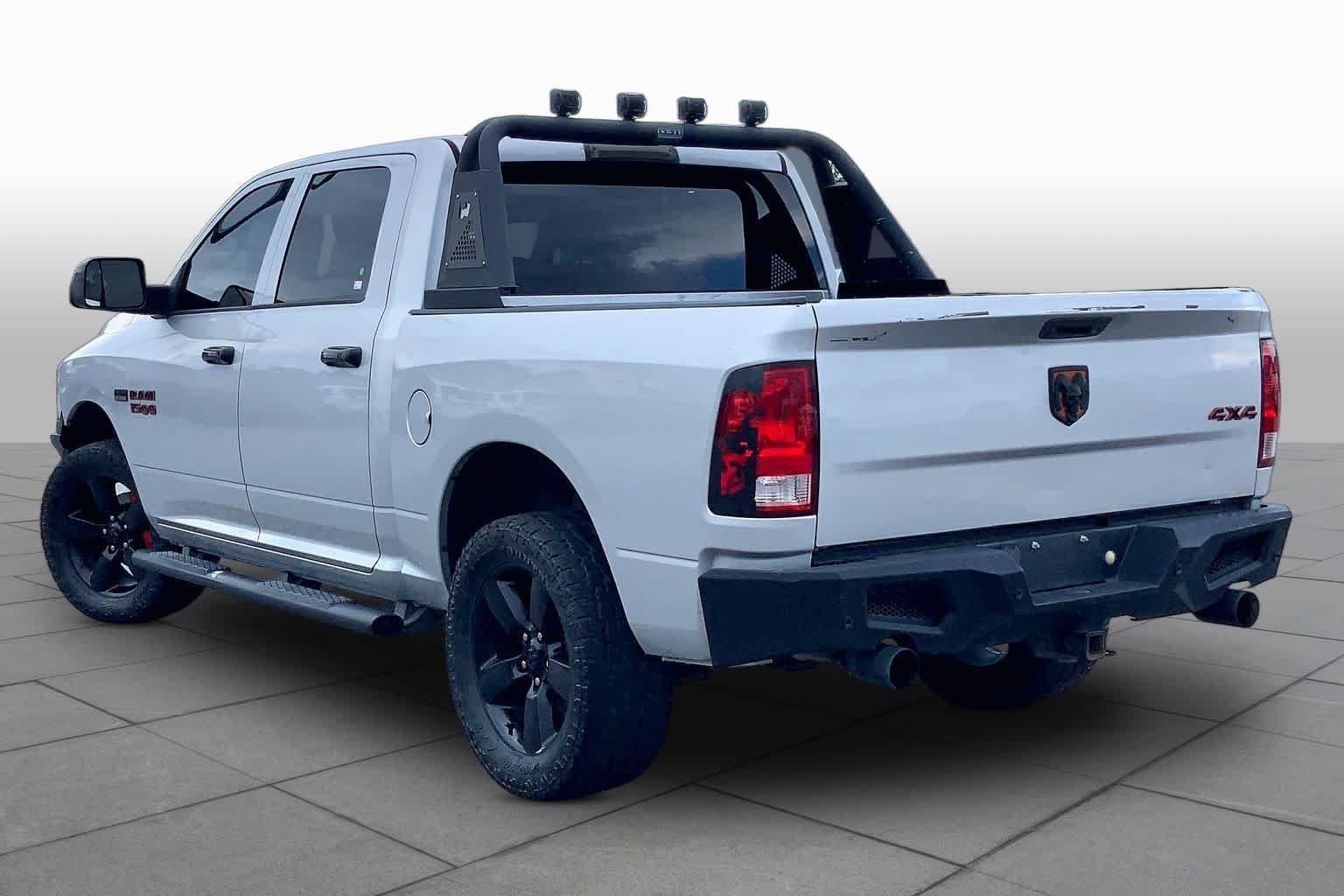 Used 2017 Bright Silver Clearcoat Metallic Ram Express image 10