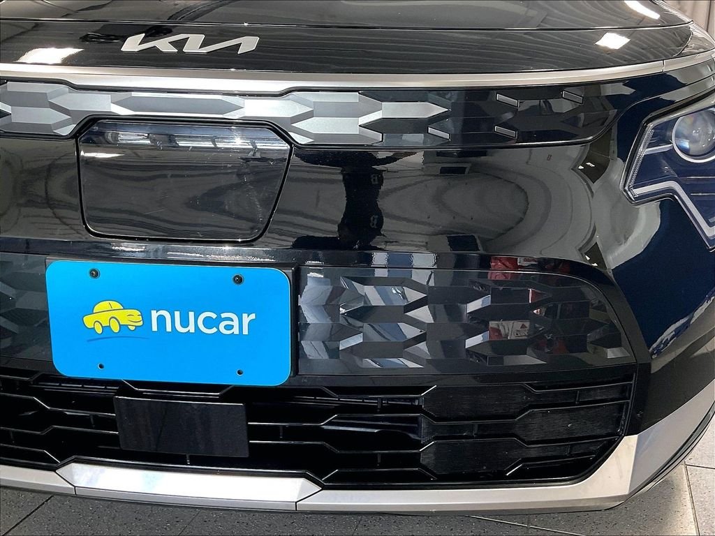 Used 2025 Black Kia Wind image 32