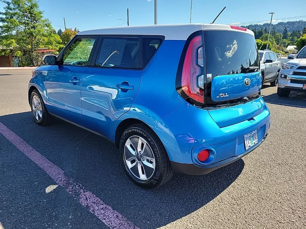 Used 2017 Caribbean Blue w/Clear White Roof Kia Base image 4
