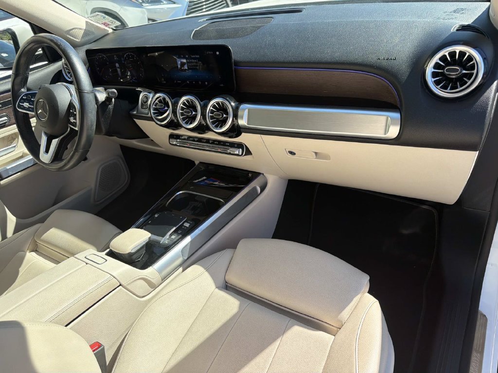 Used 2023  Mercedes-Benz GLB 250 image 13