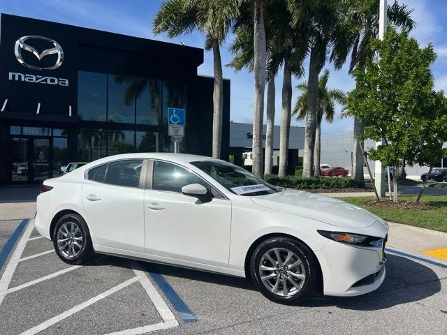 Used 2020 White Mazda  image 7