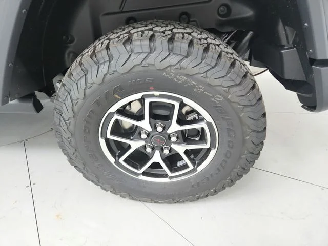 New 2026 Granite Crystal Metallic Clearcoat Jeep Rubicon image 41