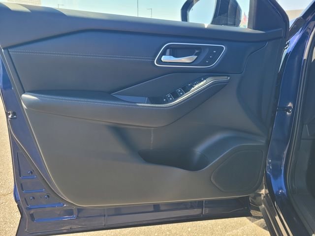 Used 2025 Blue Nissan Platinum image 18