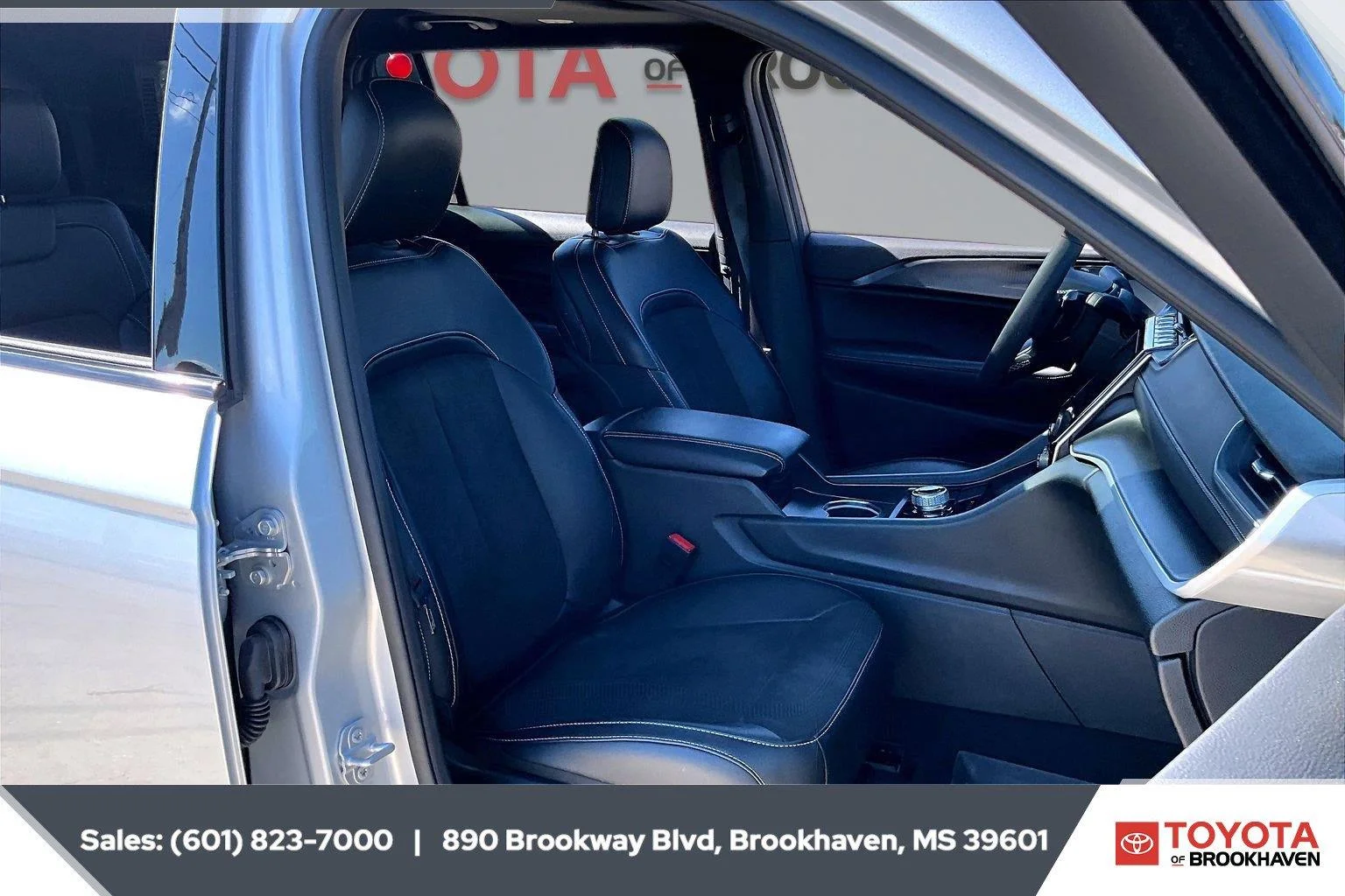 Used 2025 Silver Zynith Jeep Altitude X image 6