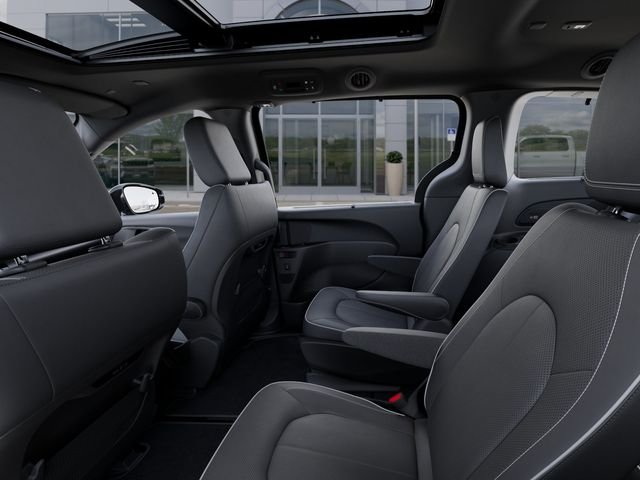 New 2026 Diamond Black Crystal Pearl-Coat Exterior Paint Chrysler Limited image 23