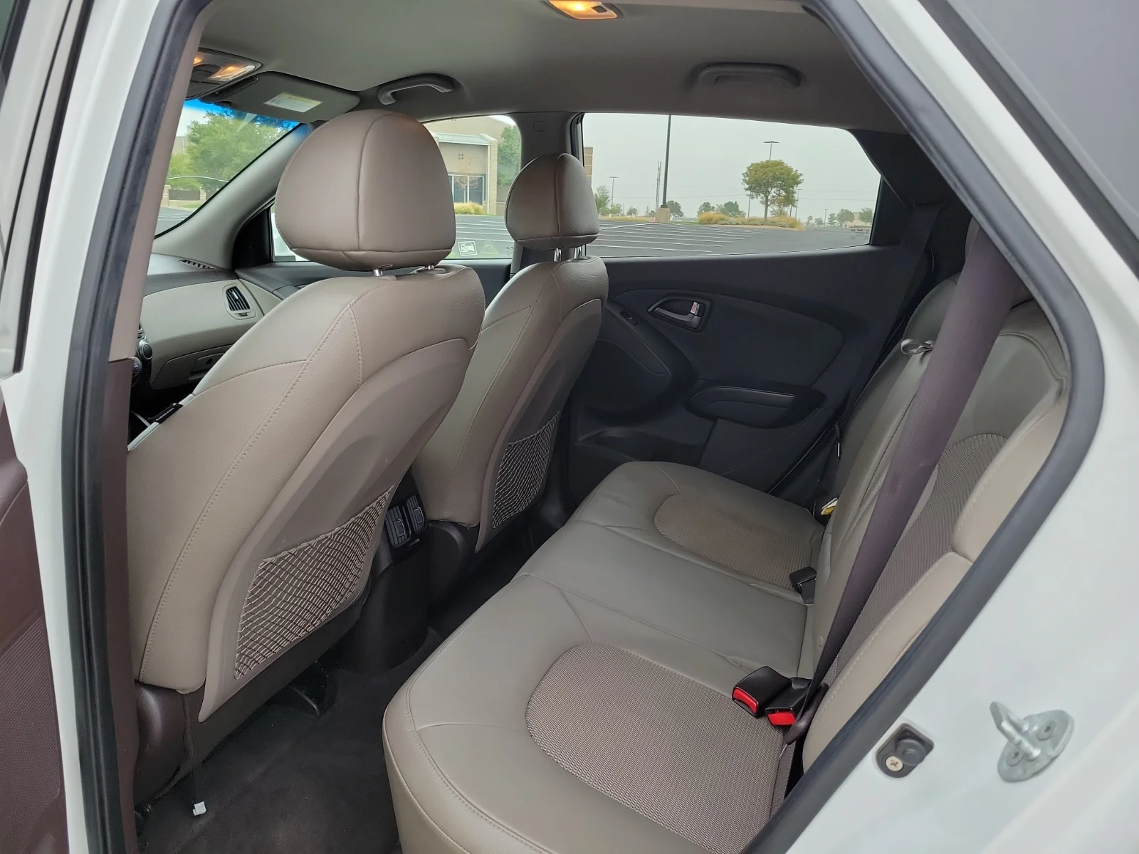 Used 2014 White Hyundai SE image 9