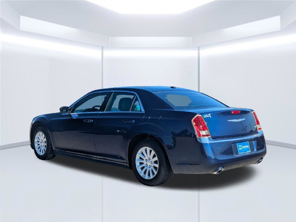 Used 2014 Blue Chrysler Base image 4