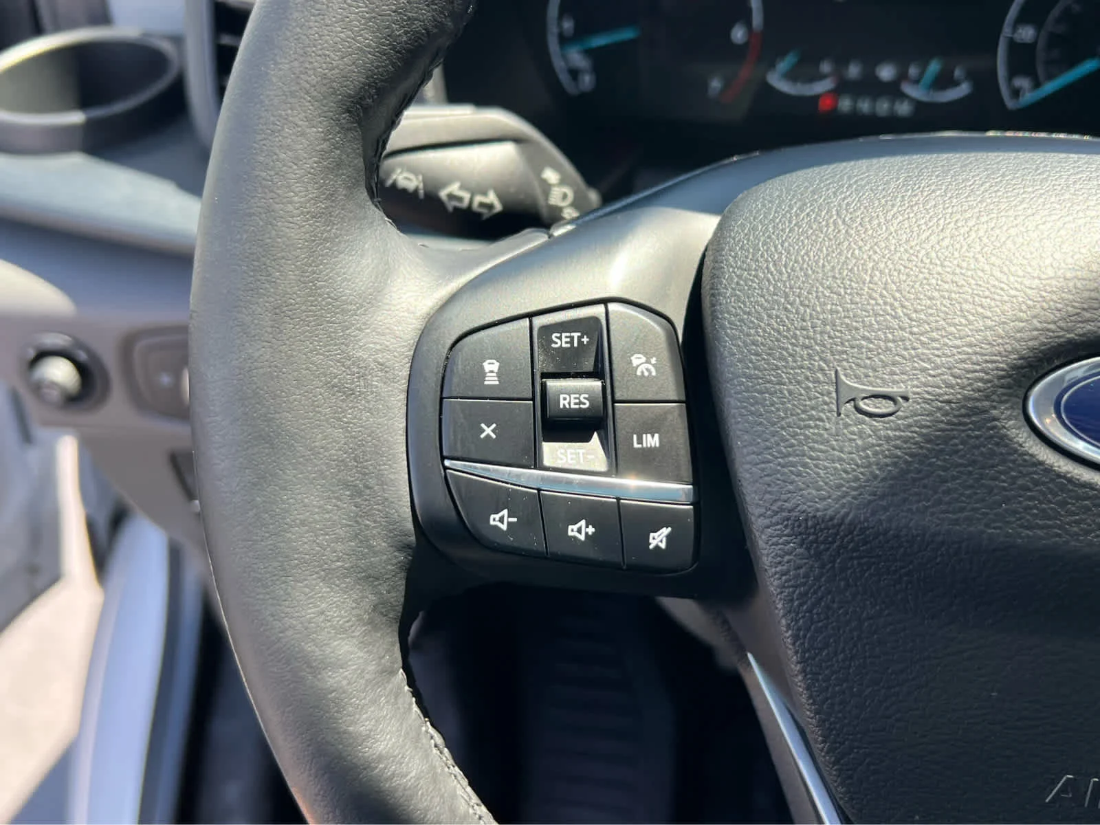 2025 Ford Transit Passenger Van XLT - Photo 31