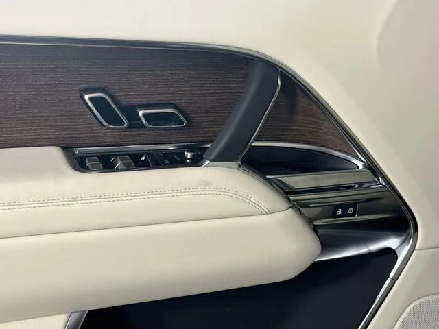 New 2026 Santorini Black Land Rover SE image 20
